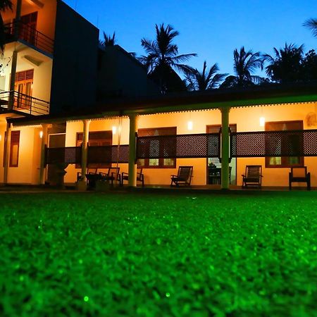 Vishmee Holiday Inn Embilipitiya Exteriér fotografie