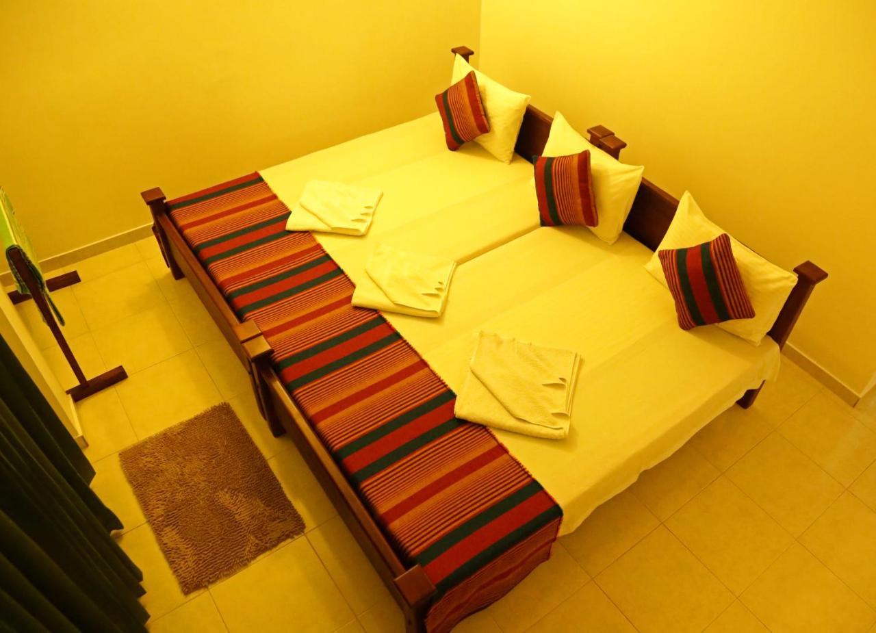 Vishmee Holiday Inn Embilipitiya Exteriér fotografie