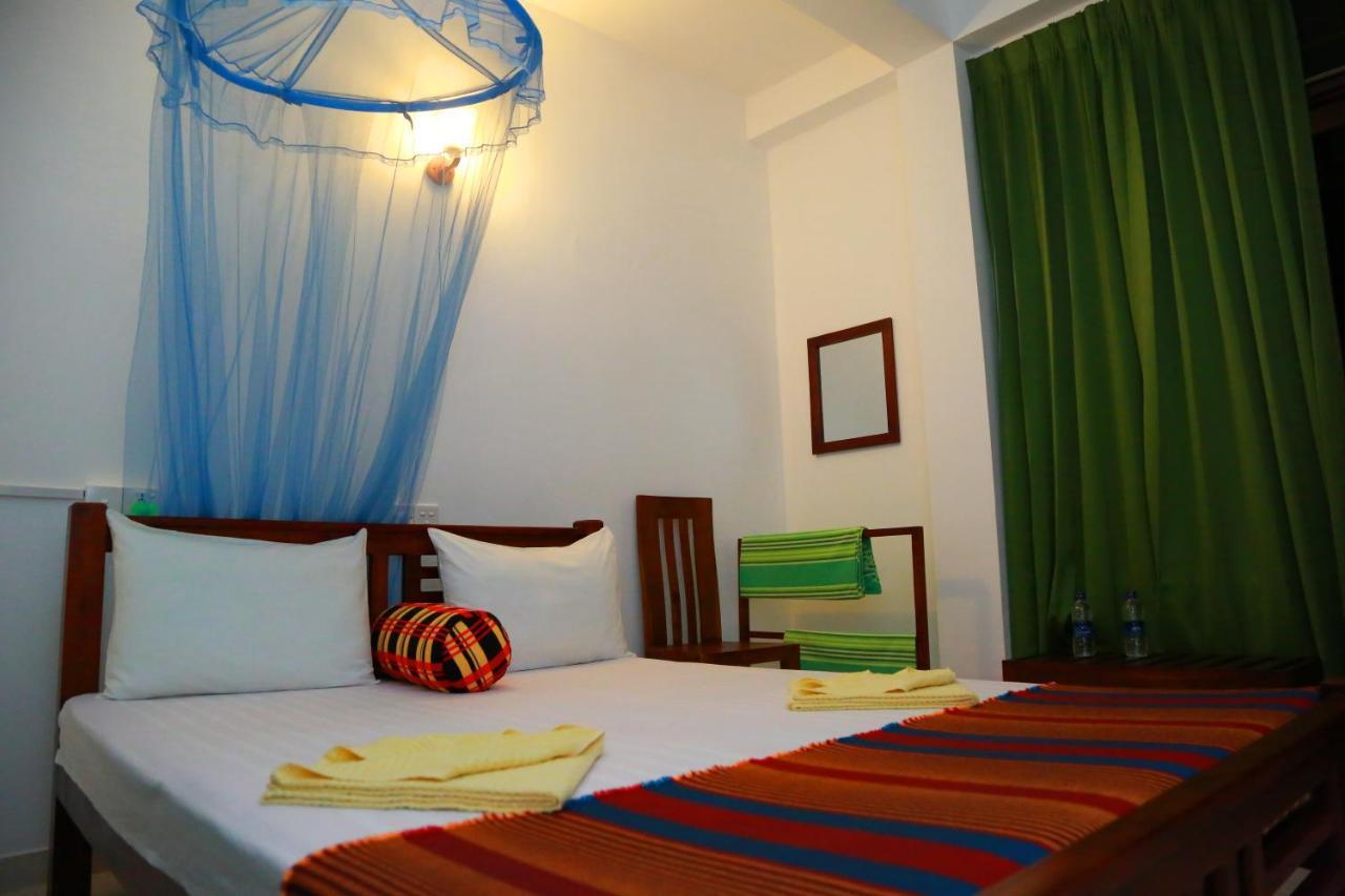 Vishmee Holiday Inn Embilipitiya Exteriér fotografie