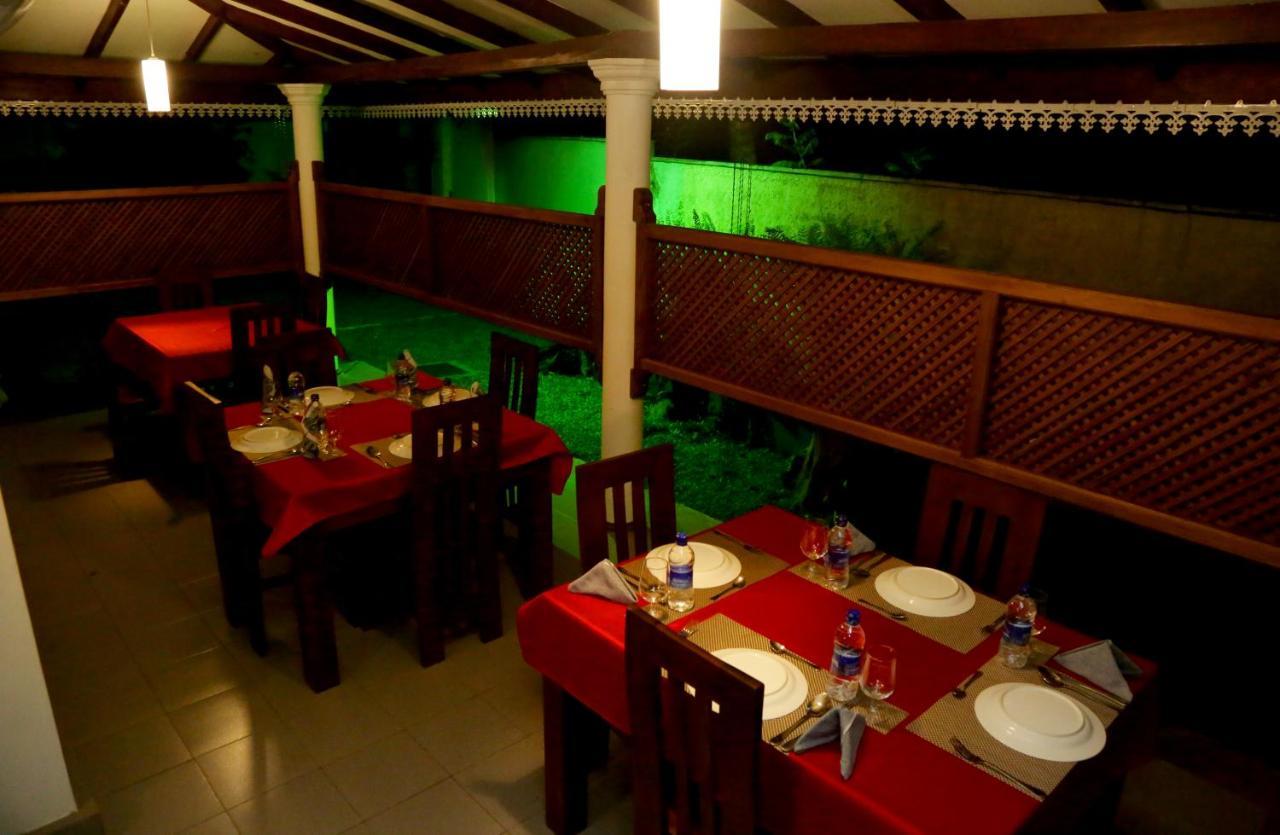 Vishmee Holiday Inn Embilipitiya Exteriér fotografie