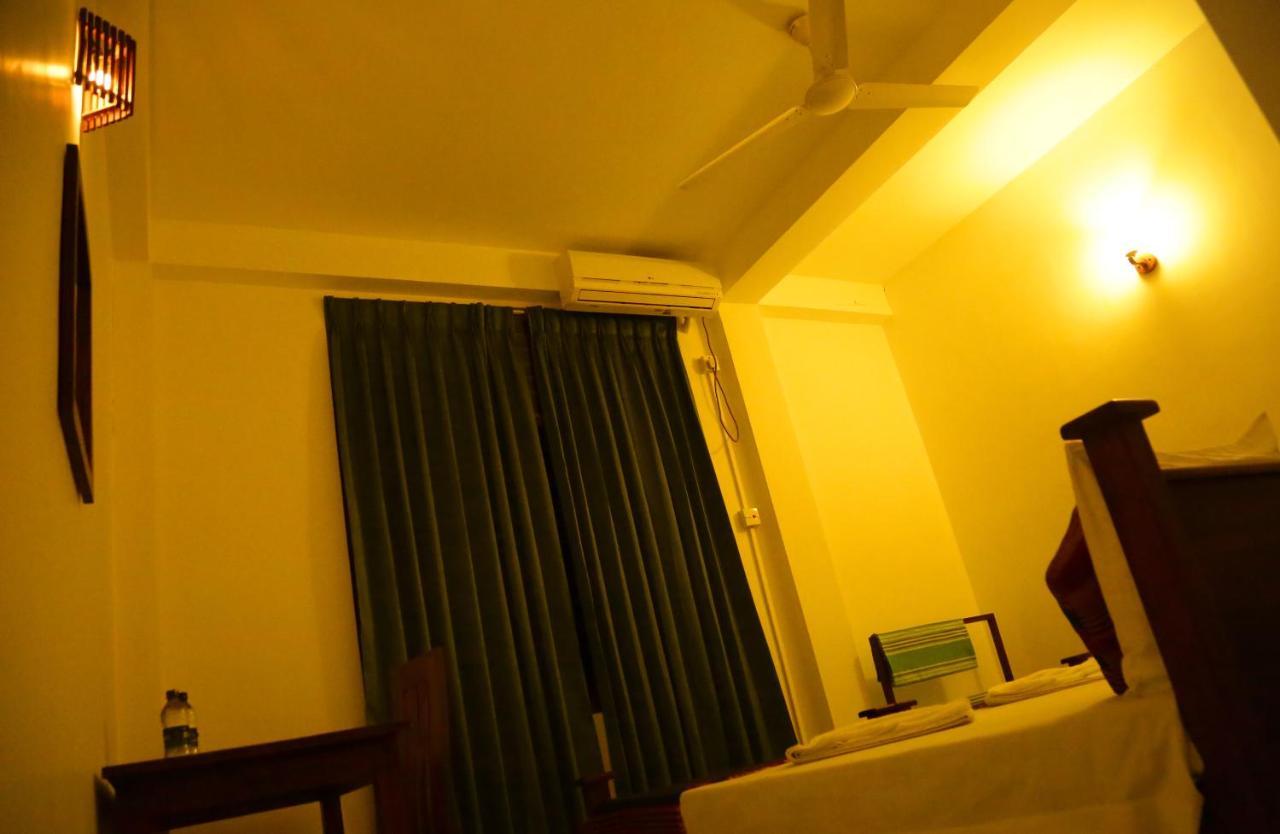 Vishmee Holiday Inn Embilipitiya Exteriér fotografie