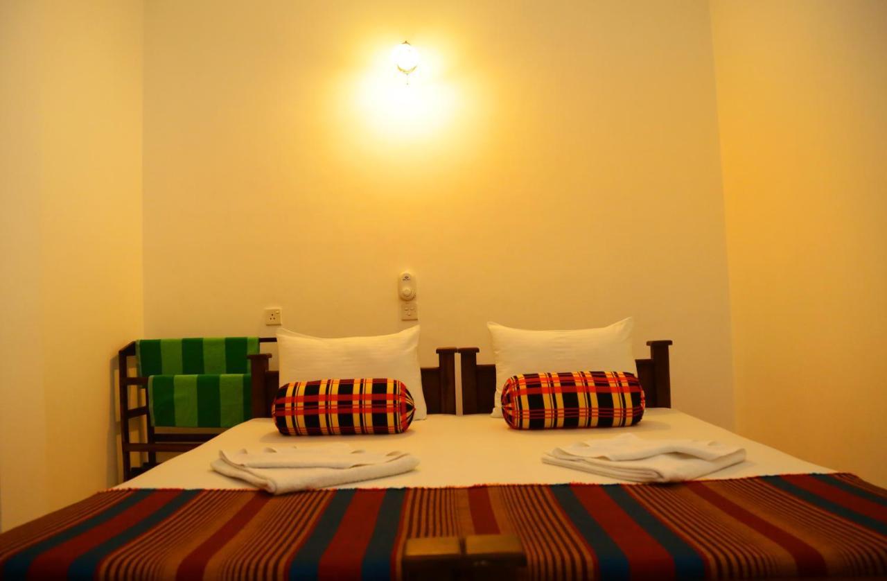 Vishmee Holiday Inn Embilipitiya Exteriér fotografie