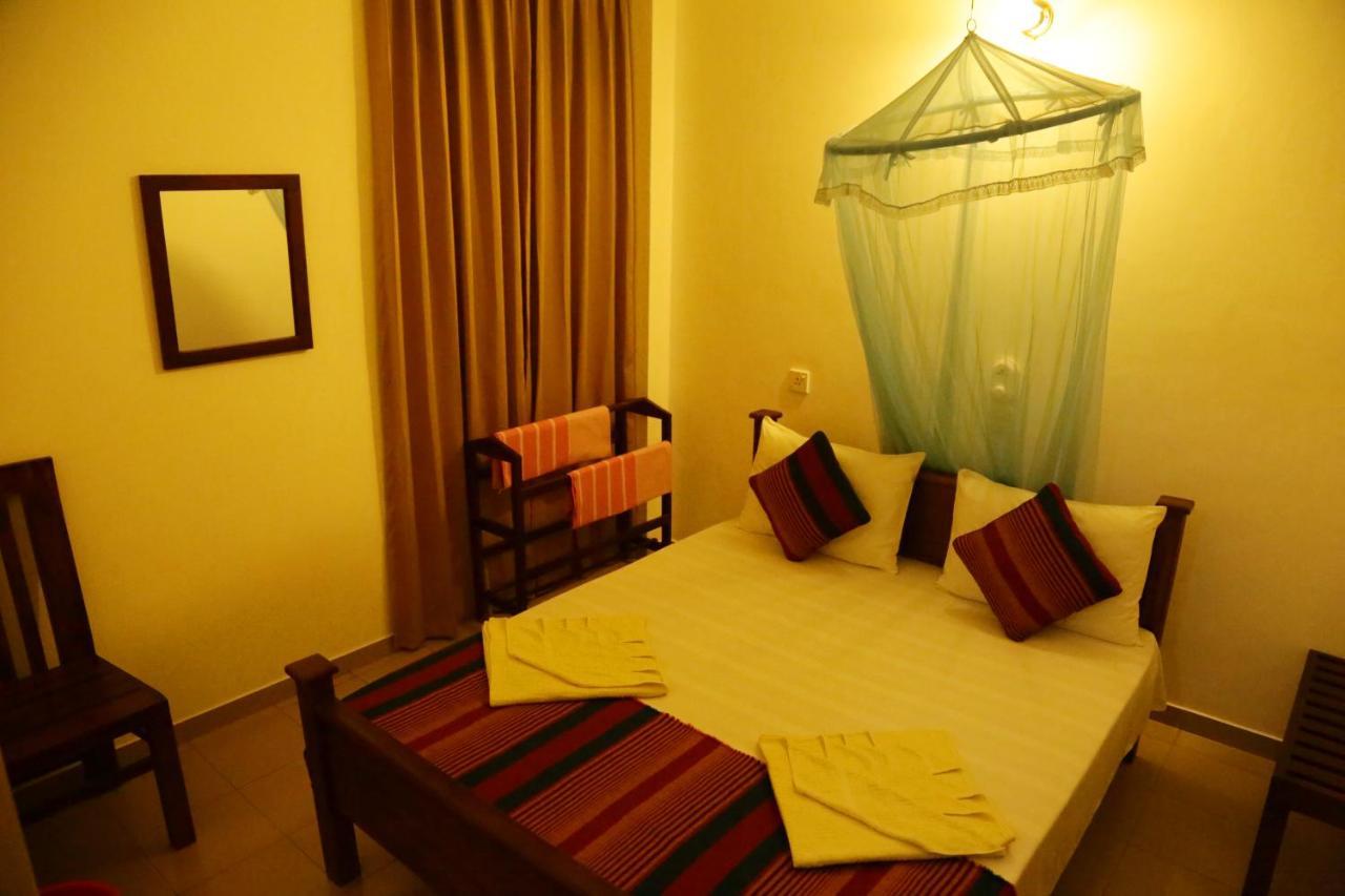 Vishmee Holiday Inn Embilipitiya Exteriér fotografie