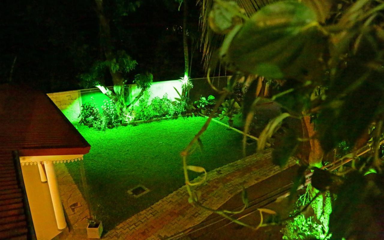 Vishmee Holiday Inn Embilipitiya Exteriér fotografie