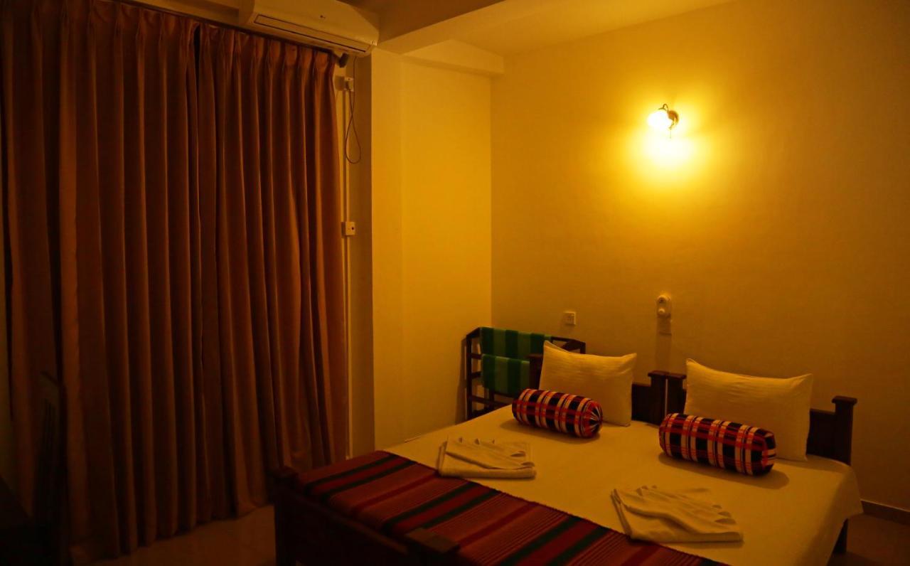 Vishmee Holiday Inn Embilipitiya Exteriér fotografie